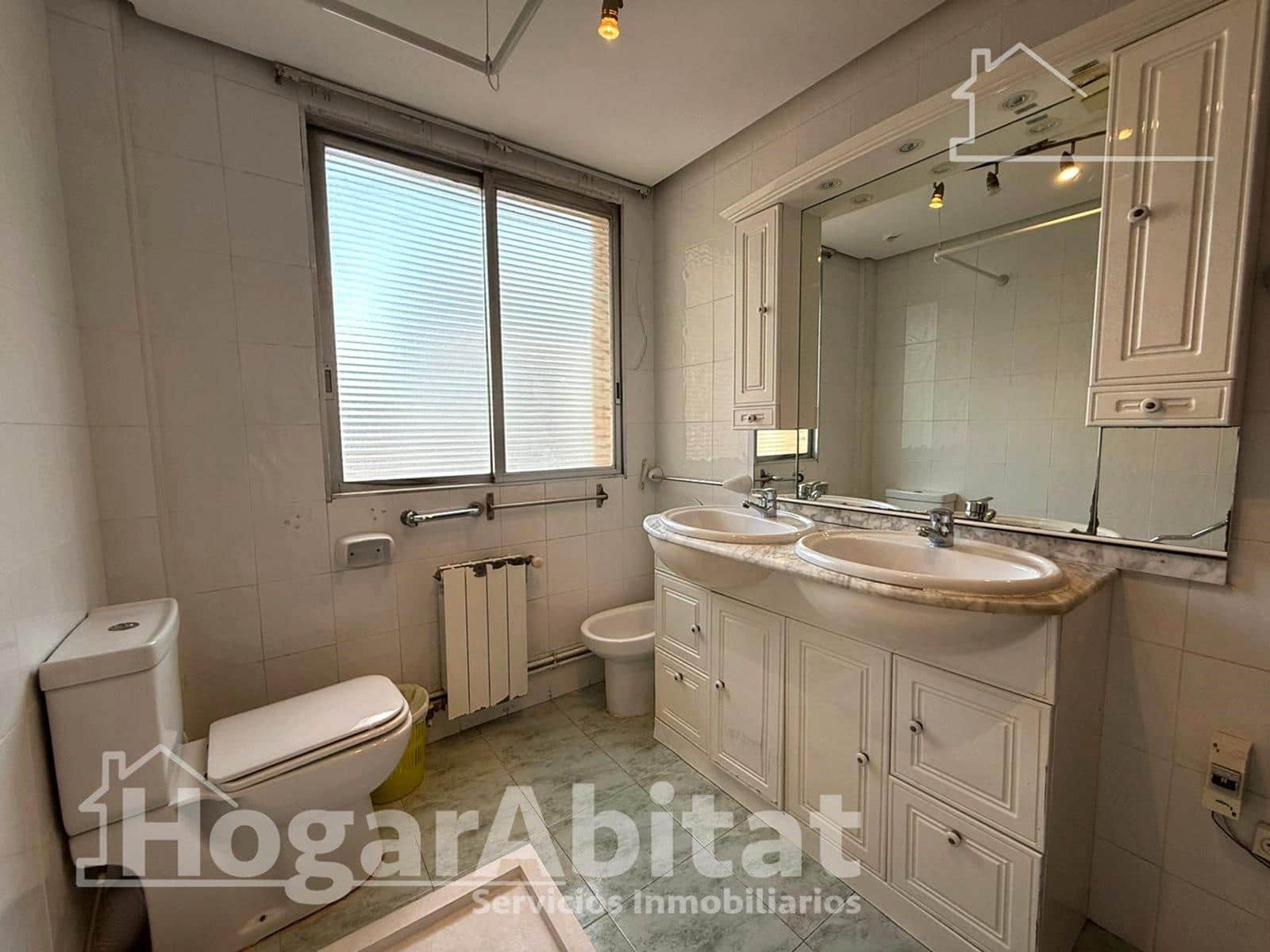 4 bedroom Flat for sale in Valencia city with garage - € 550,000 (Ref: 9855531)