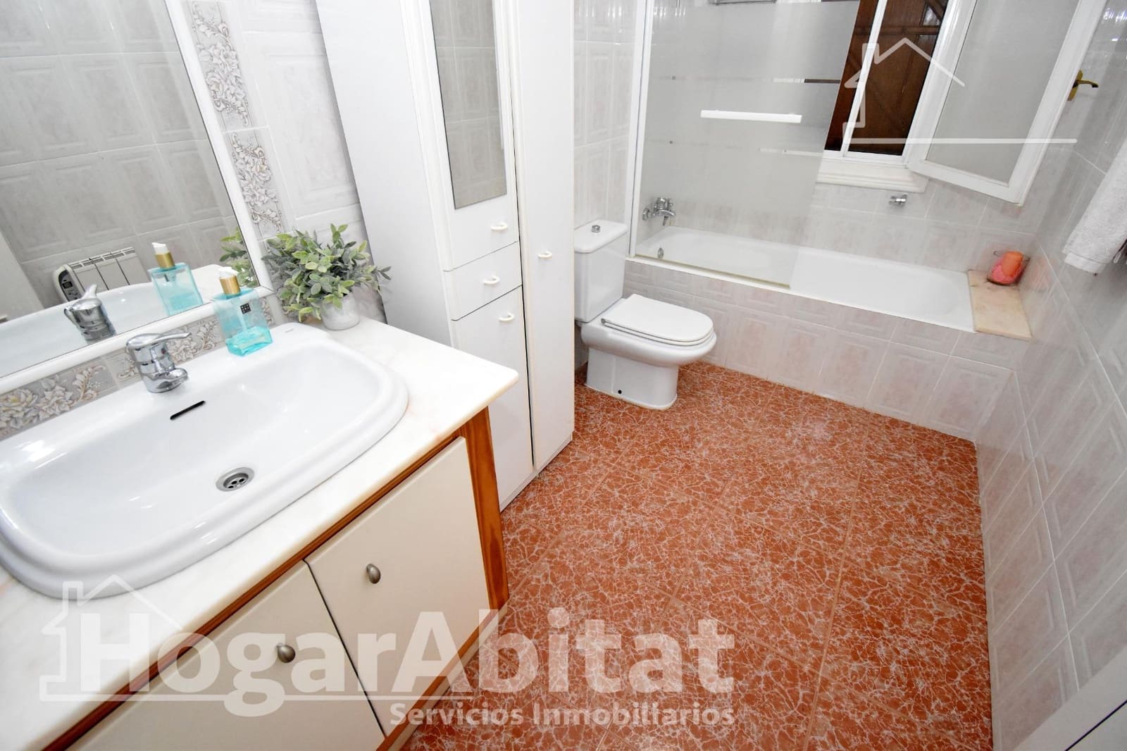 4 bedroom Villa for sale in Borriol with pool garage - € 285,000 (Ref: 9860155)