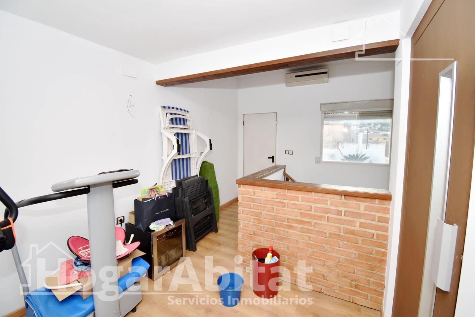 3 makuuhuone Rivitalo myytävänä paikassa Chiva mukana 
autotalli - 299 999 € (Ref: 9860172)