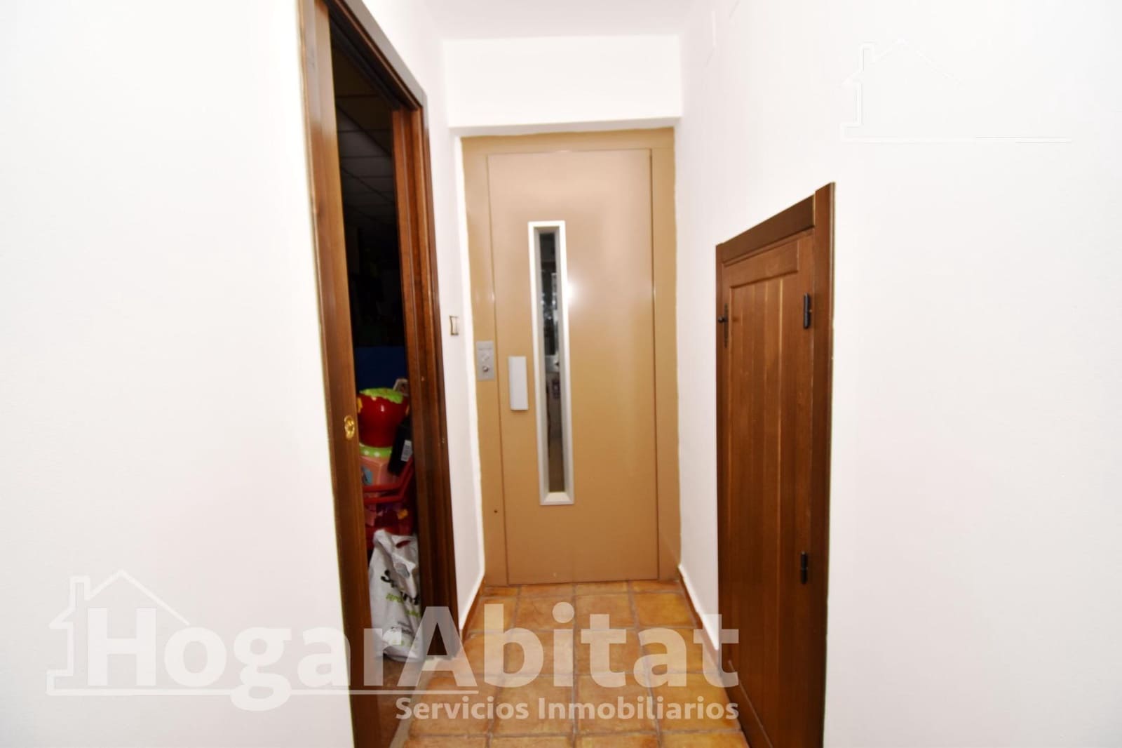 3 makuuhuone Rivitalo myytävänä paikassa Chiva mukana 
autotalli - 299 999 € (Ref: 9860172)