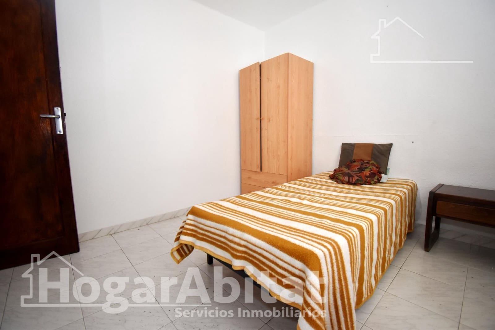 3 bedroom Flat for sale in Castello de la Plana - € 140,000 (Ref: 9861909)