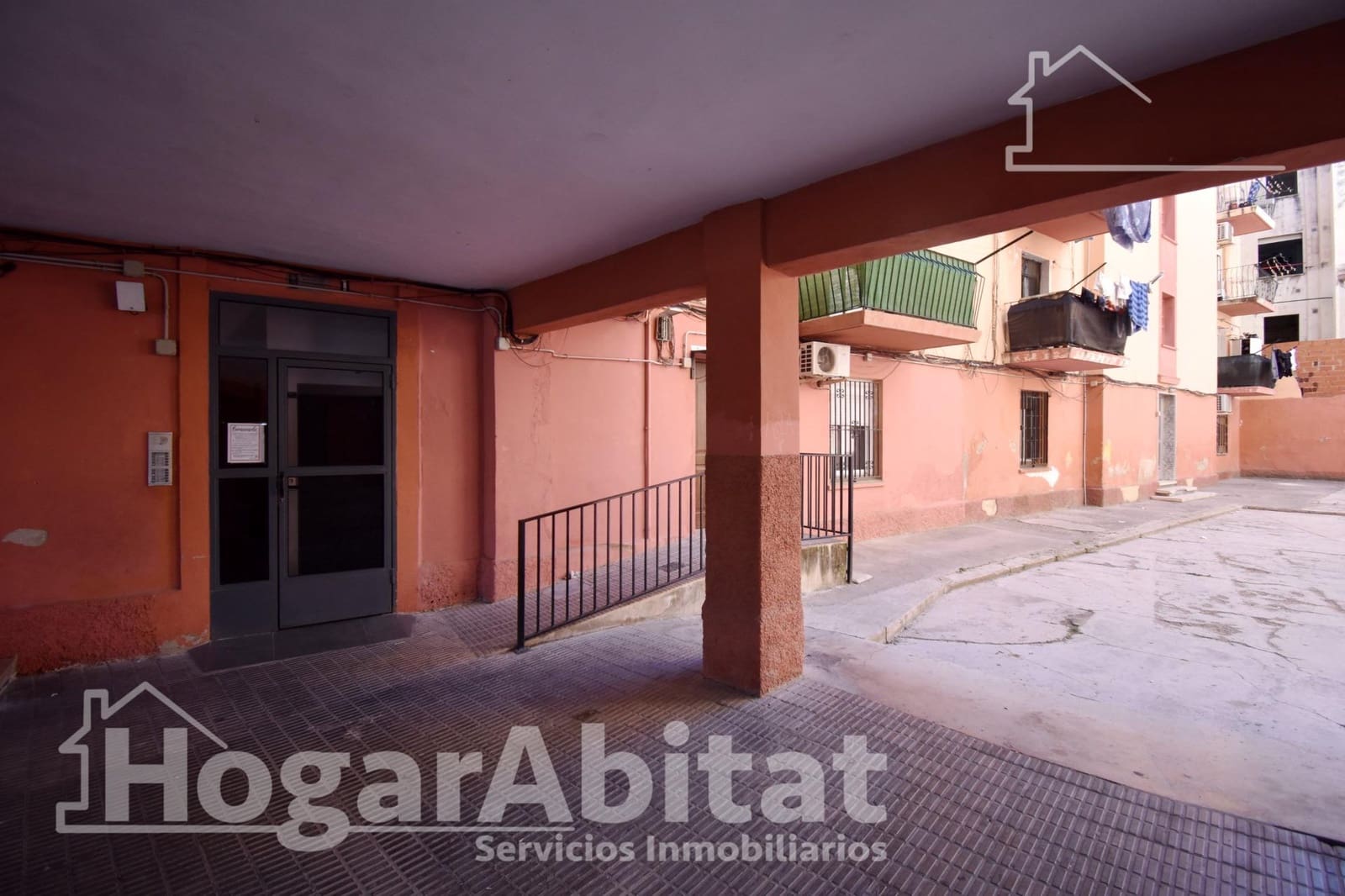 3 bedroom Flat for sale in Castello de la Plana - € 140,000 (Ref: 9861909)