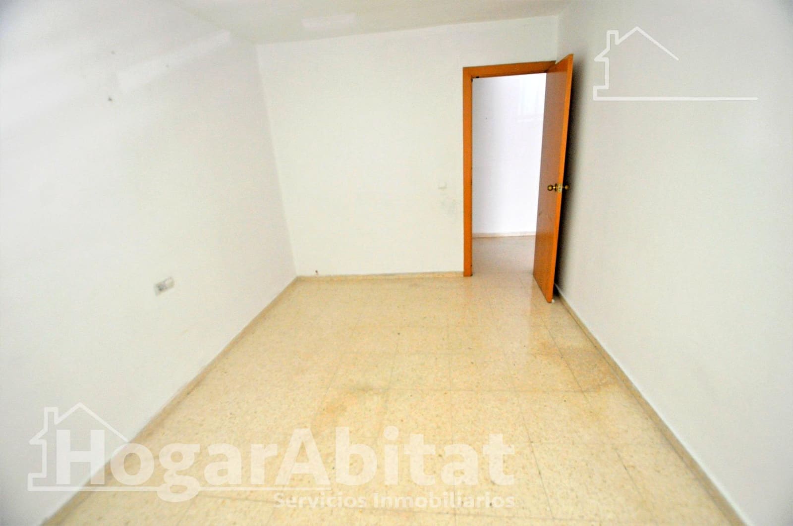 3 bedroom Flat for sale in Valencia city - € 220,000 (Ref: 9861913)