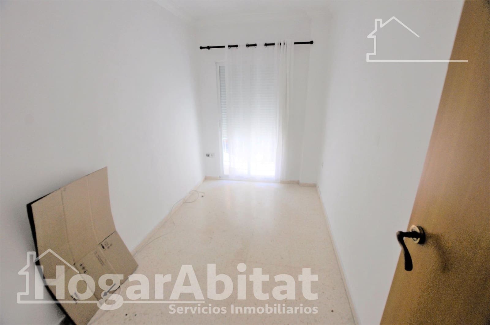 3 bedroom Flat for sale in Valencia city - € 220,000 (Ref: 9861913)