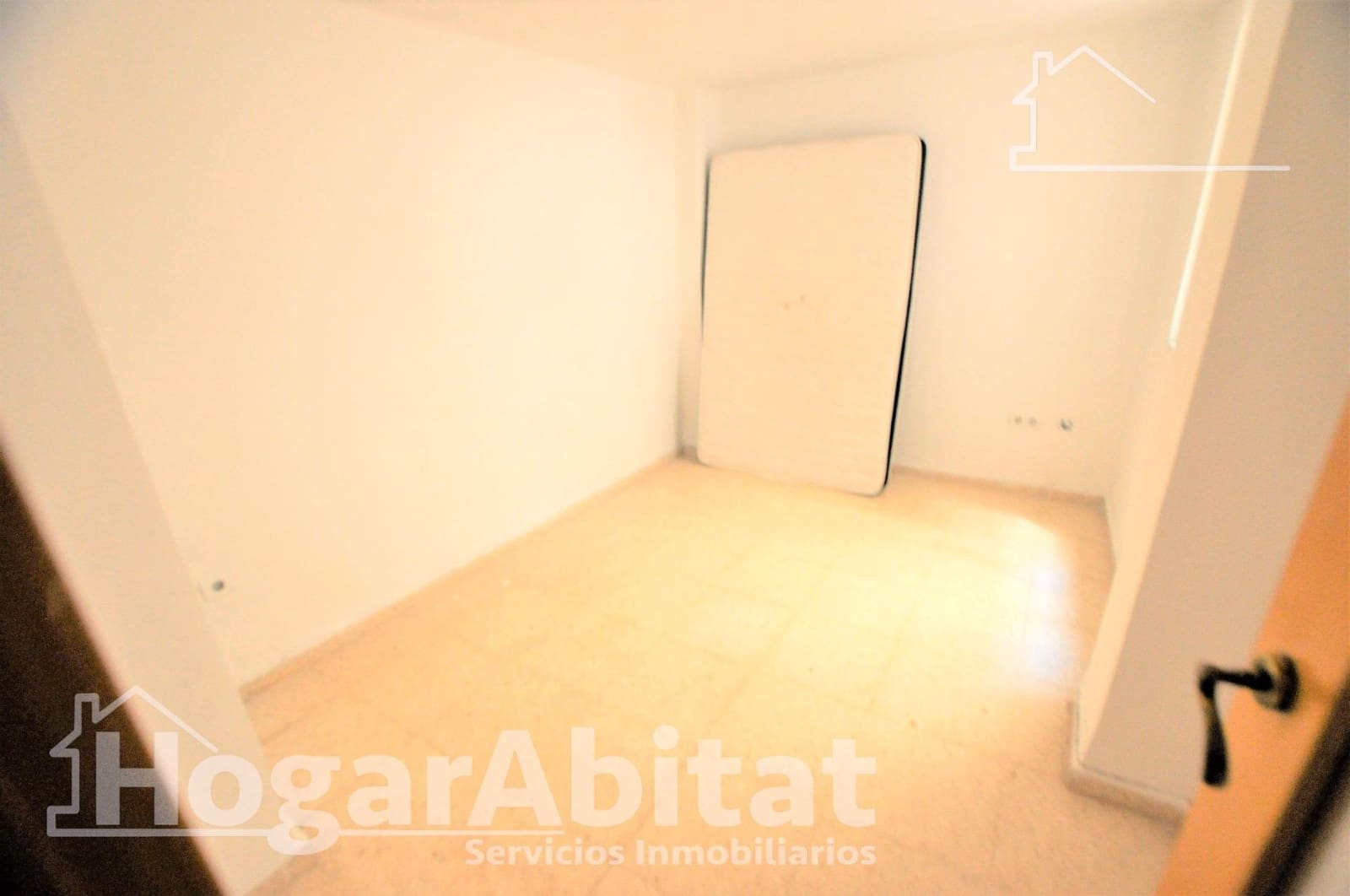 3 bedroom Flat for sale in Valencia city - € 220,000 (Ref: 9861913)