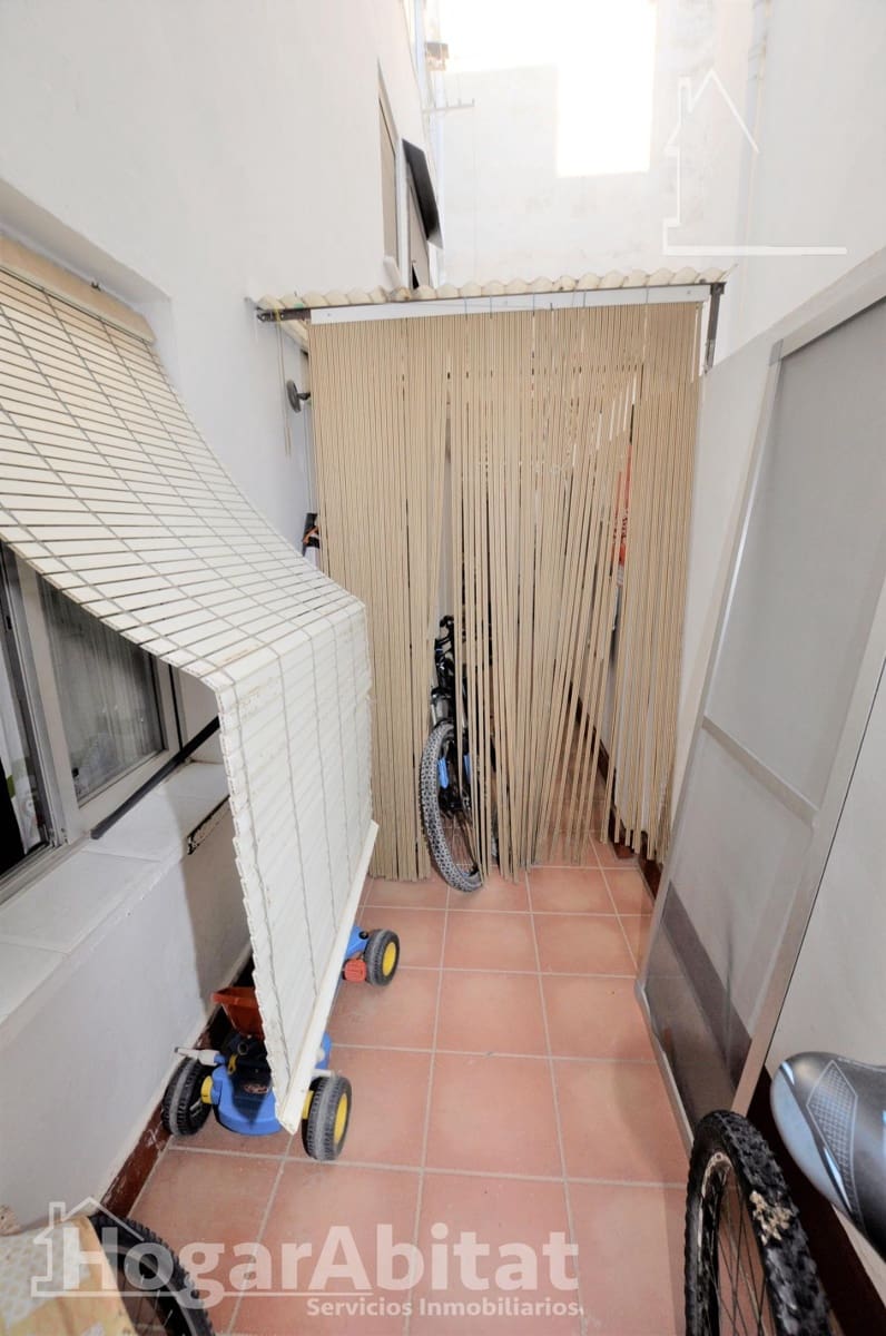 3 bedroom Flat for sale in Alaquas - € 180,000 (Ref: 9861918)