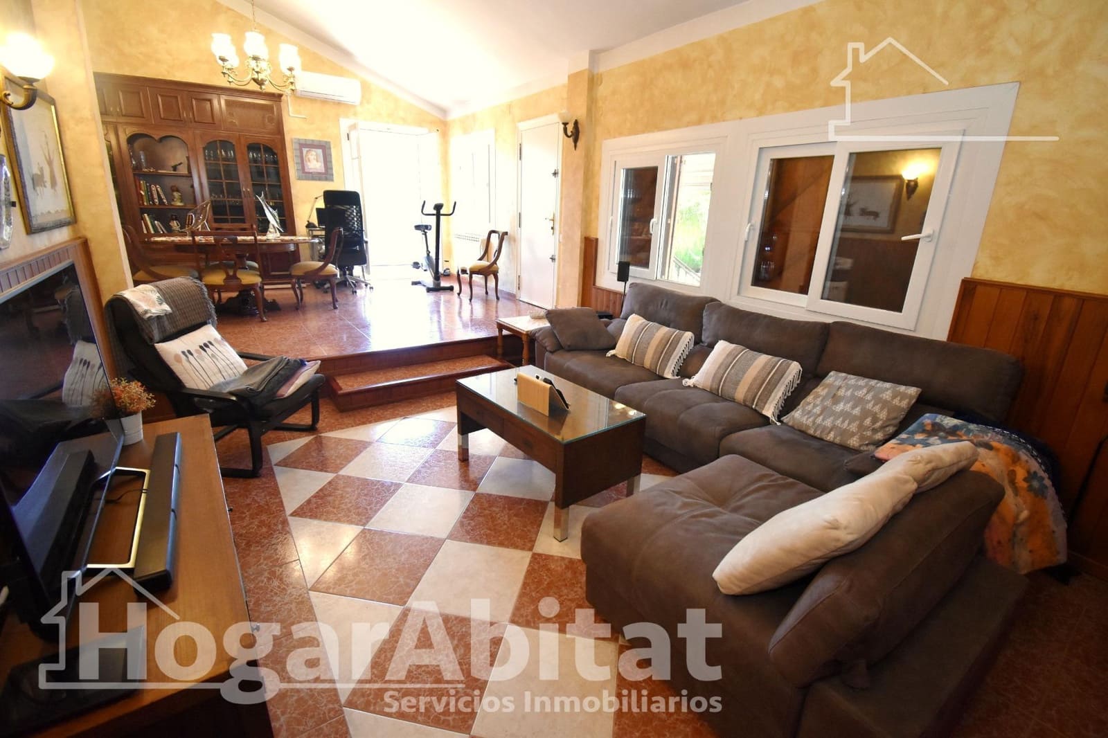 4 bedroom Villa for sale in Borriol with pool garage - € 285,000 (Ref: 9867064)