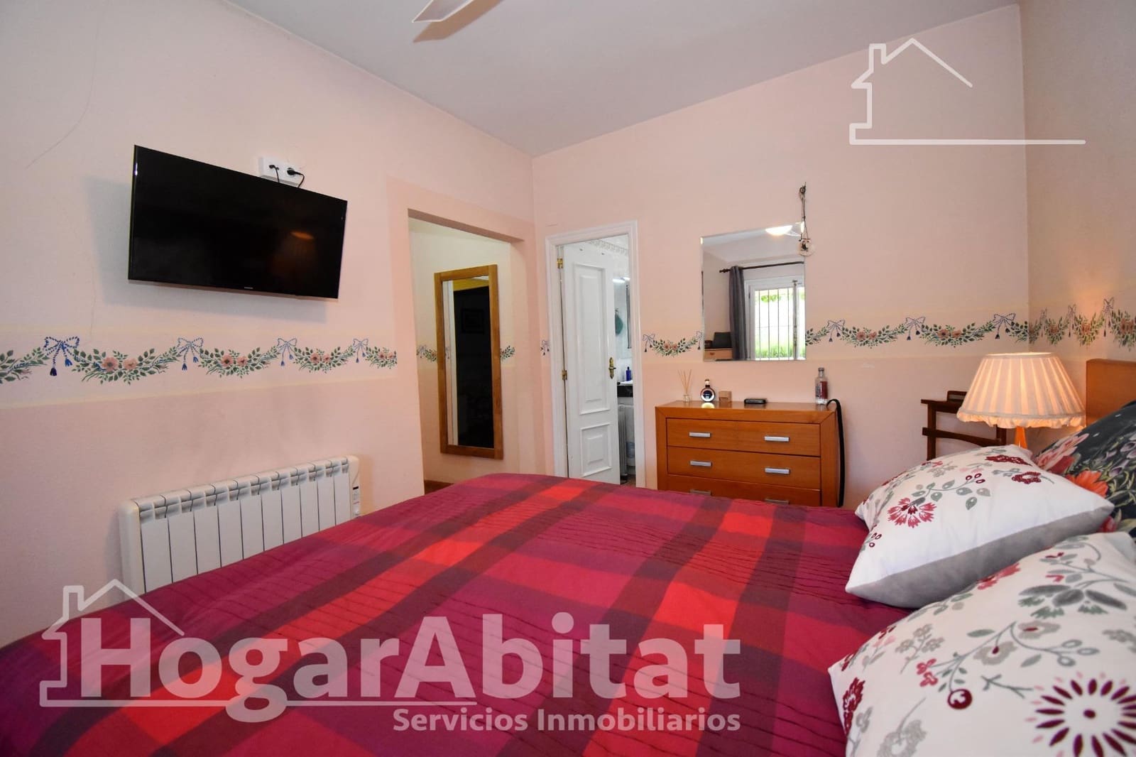 4 bedroom Villa for sale in Borriol with pool garage - € 285,000 (Ref: 9867064)