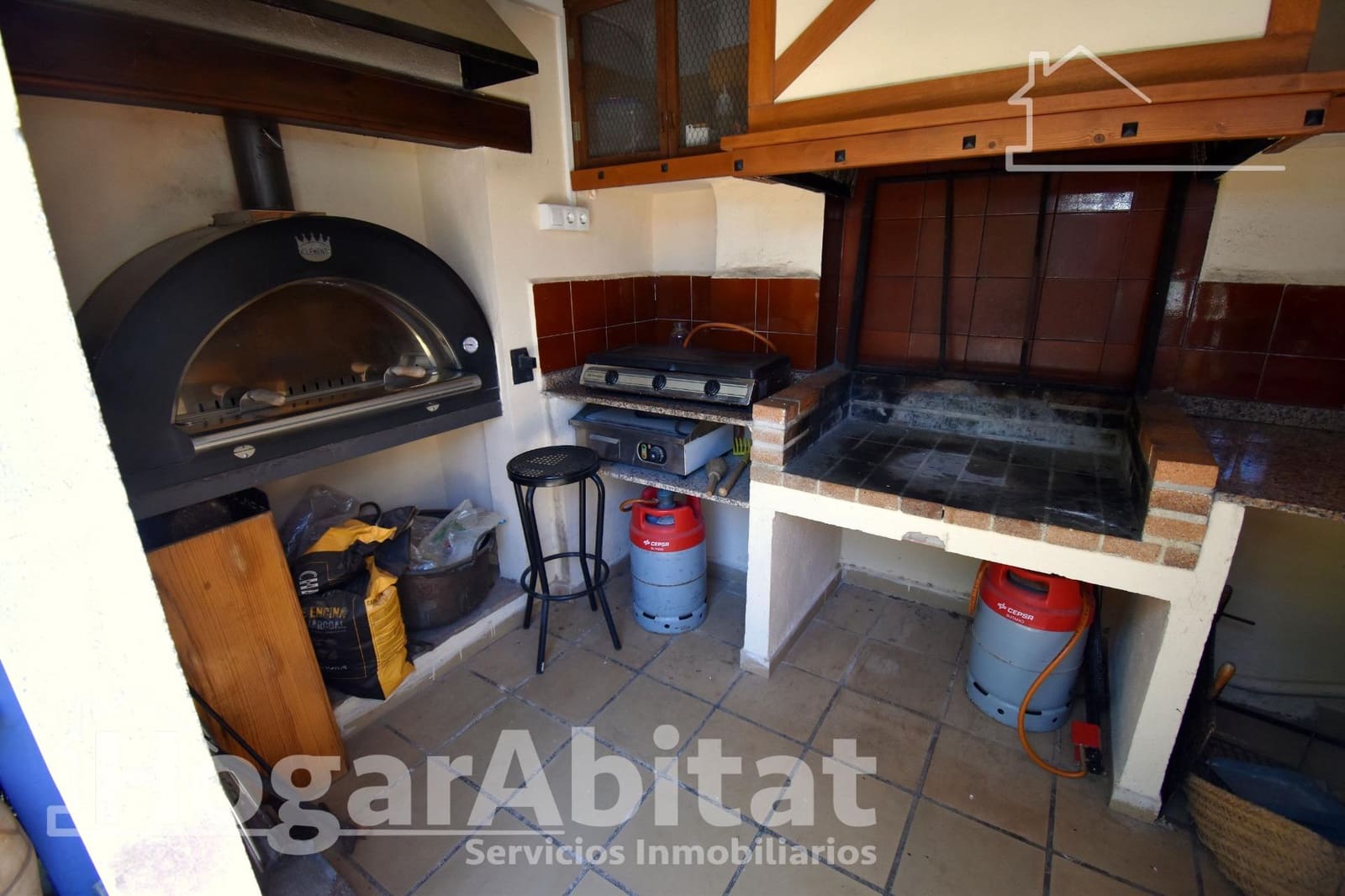 4 bedroom Villa for sale in Borriol with pool garage - € 285,000 (Ref: 9867064)