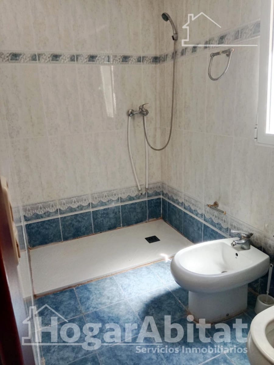 4 bedroom Penthouse for sale in Algemesi with garage - € 95,000 (Ref: 9867072)