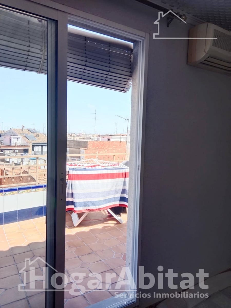 4 bedroom Penthouse for sale in Algemesi with garage - € 95,000 (Ref: 9867072)