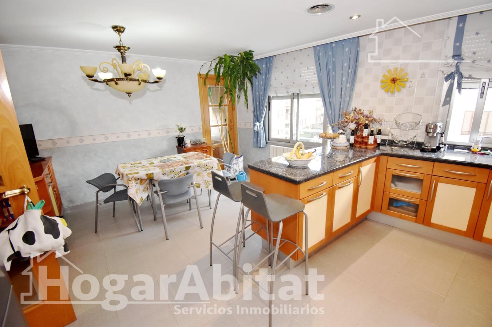 6 bedroom Flat for sale in Castello de la Plana with garage - € 405,000 (Ref: 9873566)