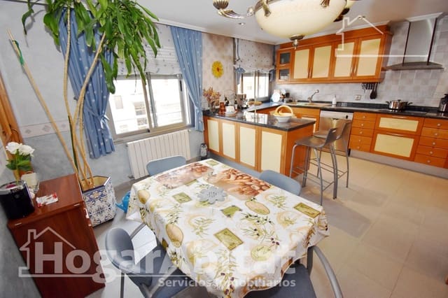 6 bedroom Flat for sale in Centro, Castelló de la Plana with garage - € 405,000 (Ref: 9873566)