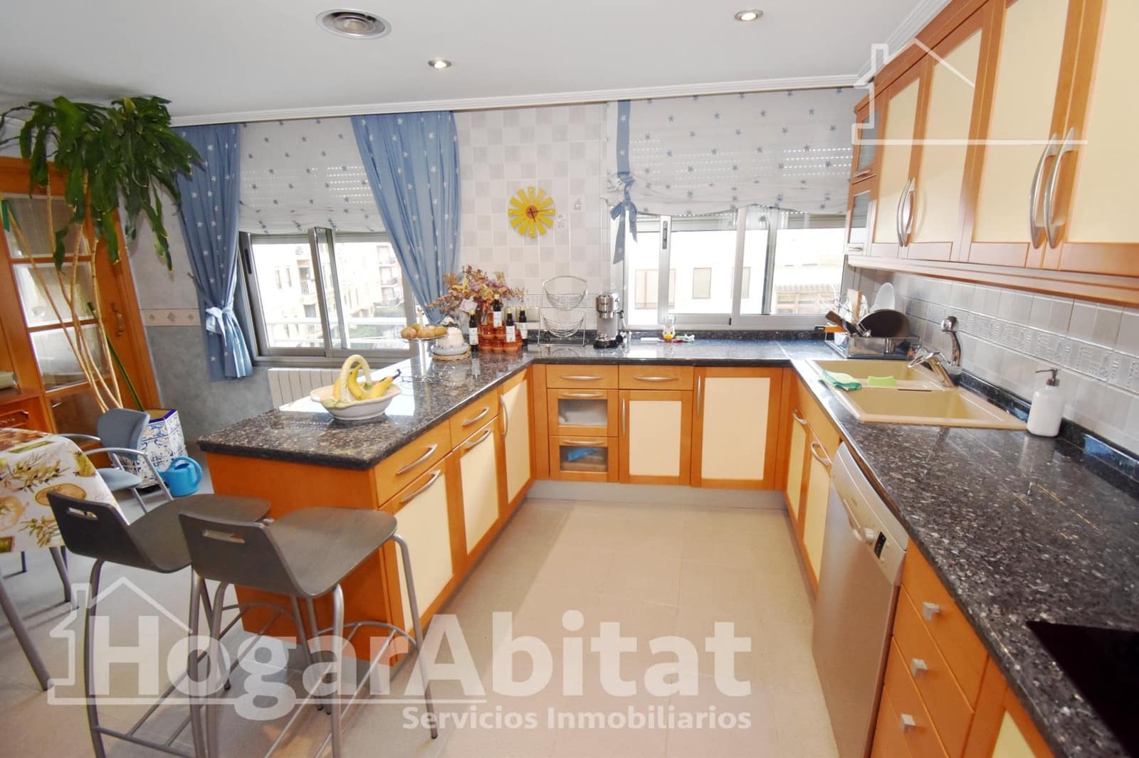 6 bedroom Flat for sale in Castello de la Plana with garage - € 405,000 (Ref: 9873566)