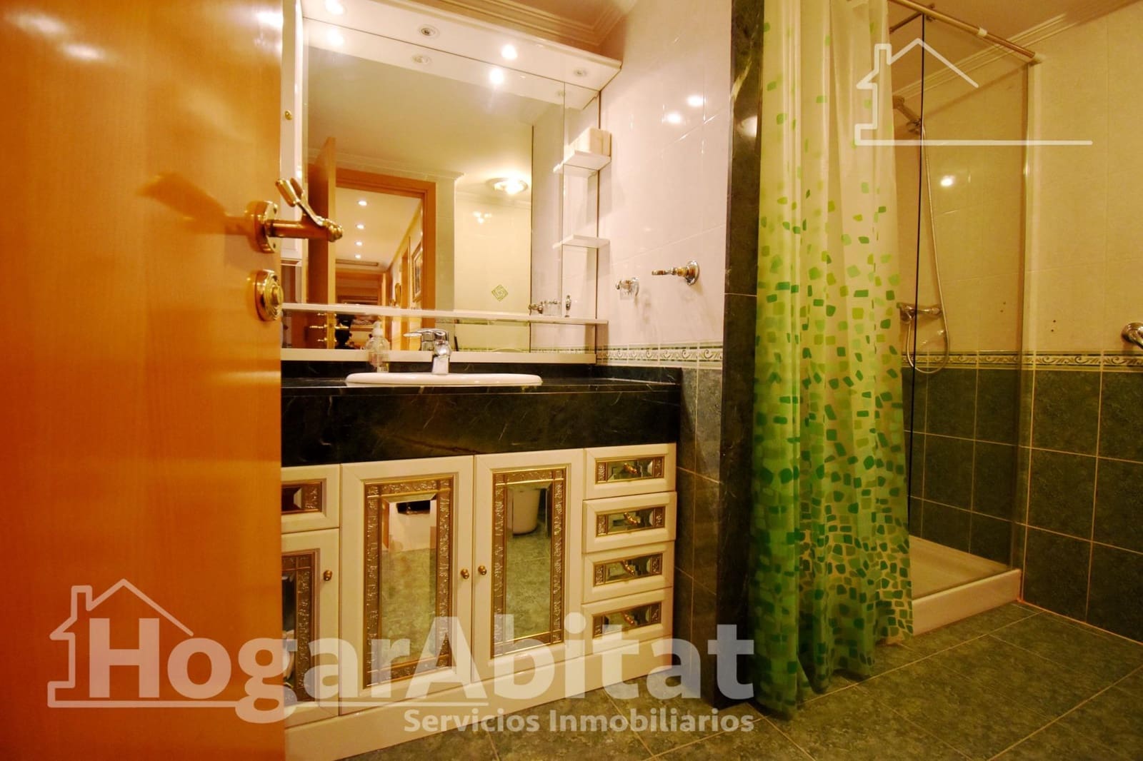 6 bedroom Flat for sale in Castello de la Plana with garage - € 405,000 (Ref: 9873566)