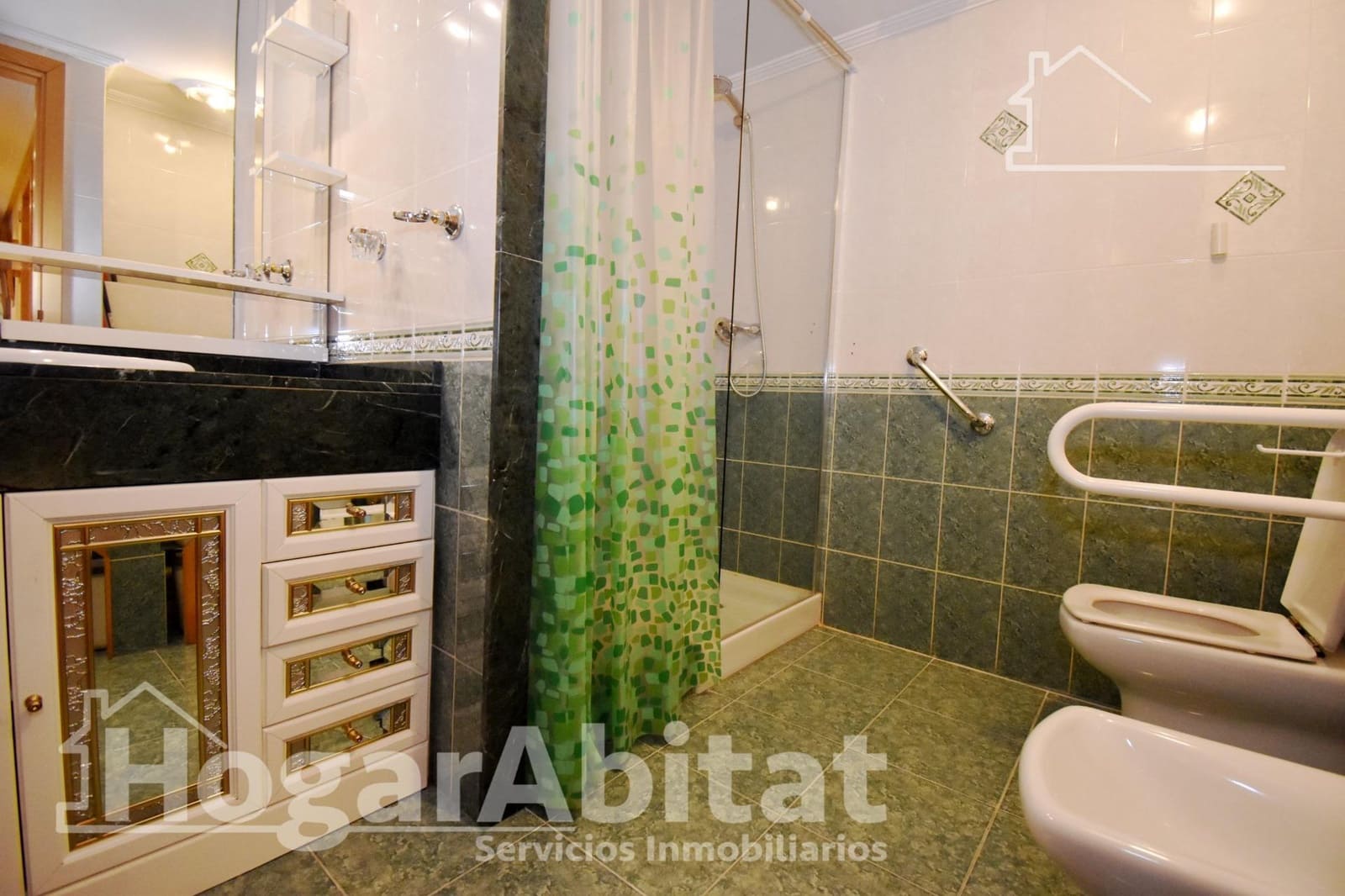 6 bedroom Flat for sale in Castello de la Plana with garage - € 405,000 (Ref: 9873566)