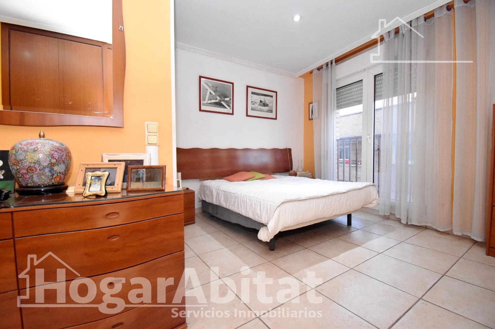 3 bedroom Flat for sale in Castello de la Plana with garage - € 200,000 (Ref: 9873567)