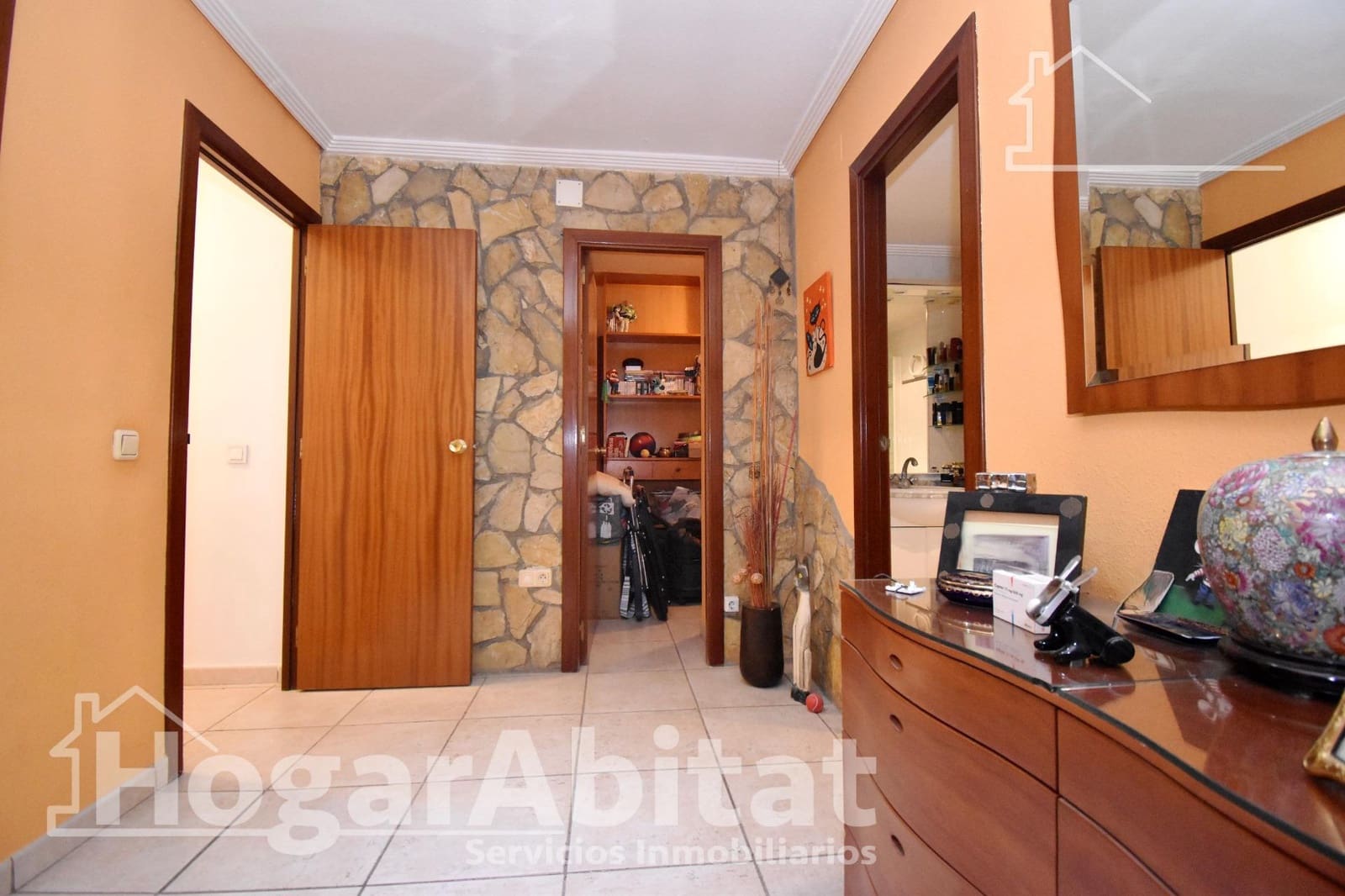 3 bedroom Flat for sale in Castello de la Plana with garage - € 200,000 (Ref: 9873567)
