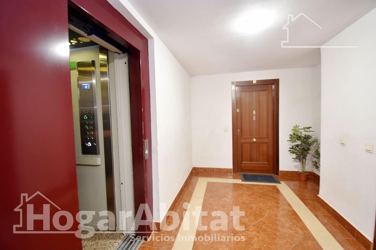 3 bedroom Flat for sale in Castello de la Plana with garage - € 200,000 (Ref: 9873567)