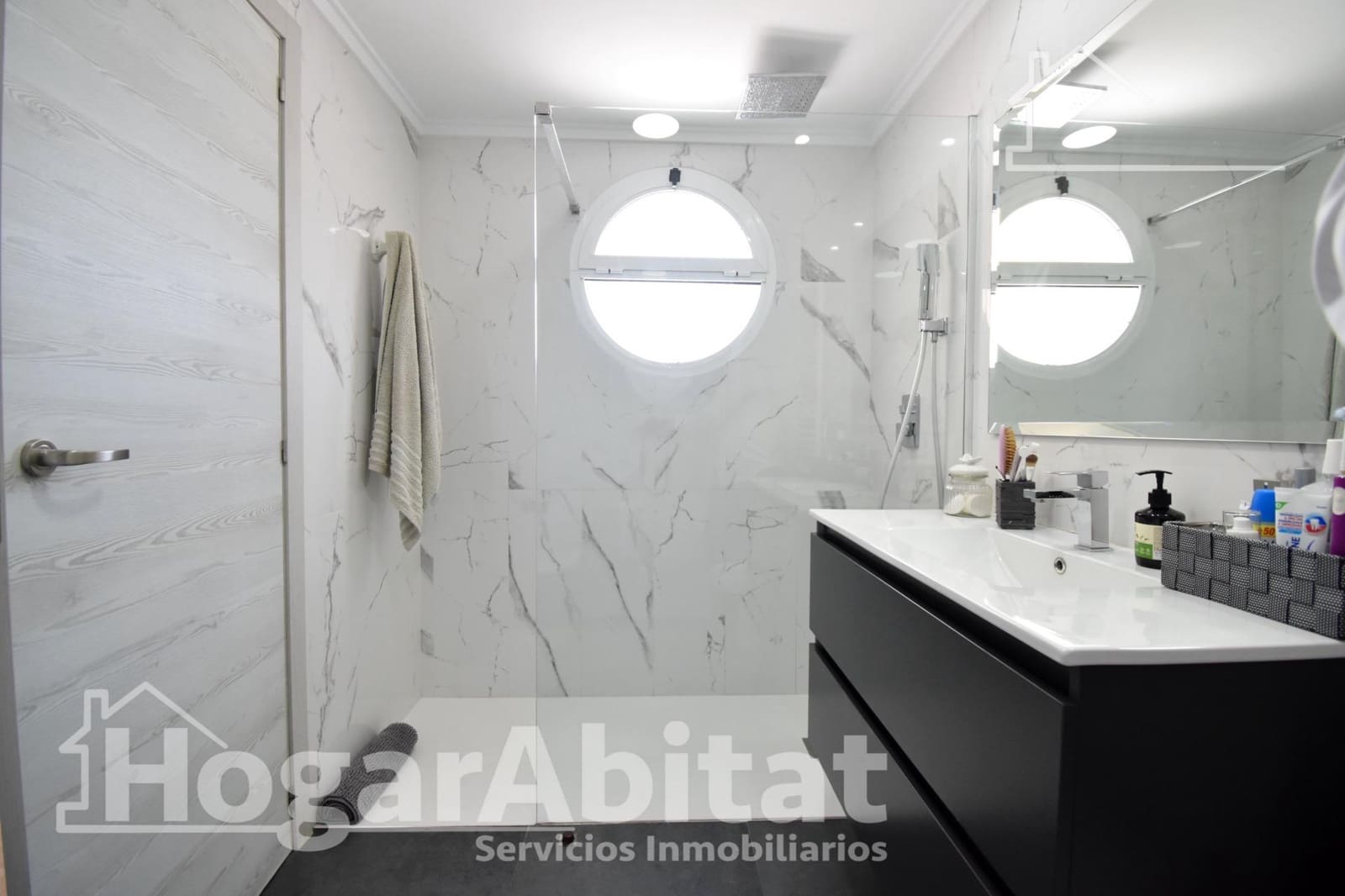 2 slaapkamer Rijtjeshuis te koop in Oliva met zwembad - € 390.000 (Ref: 9878908)