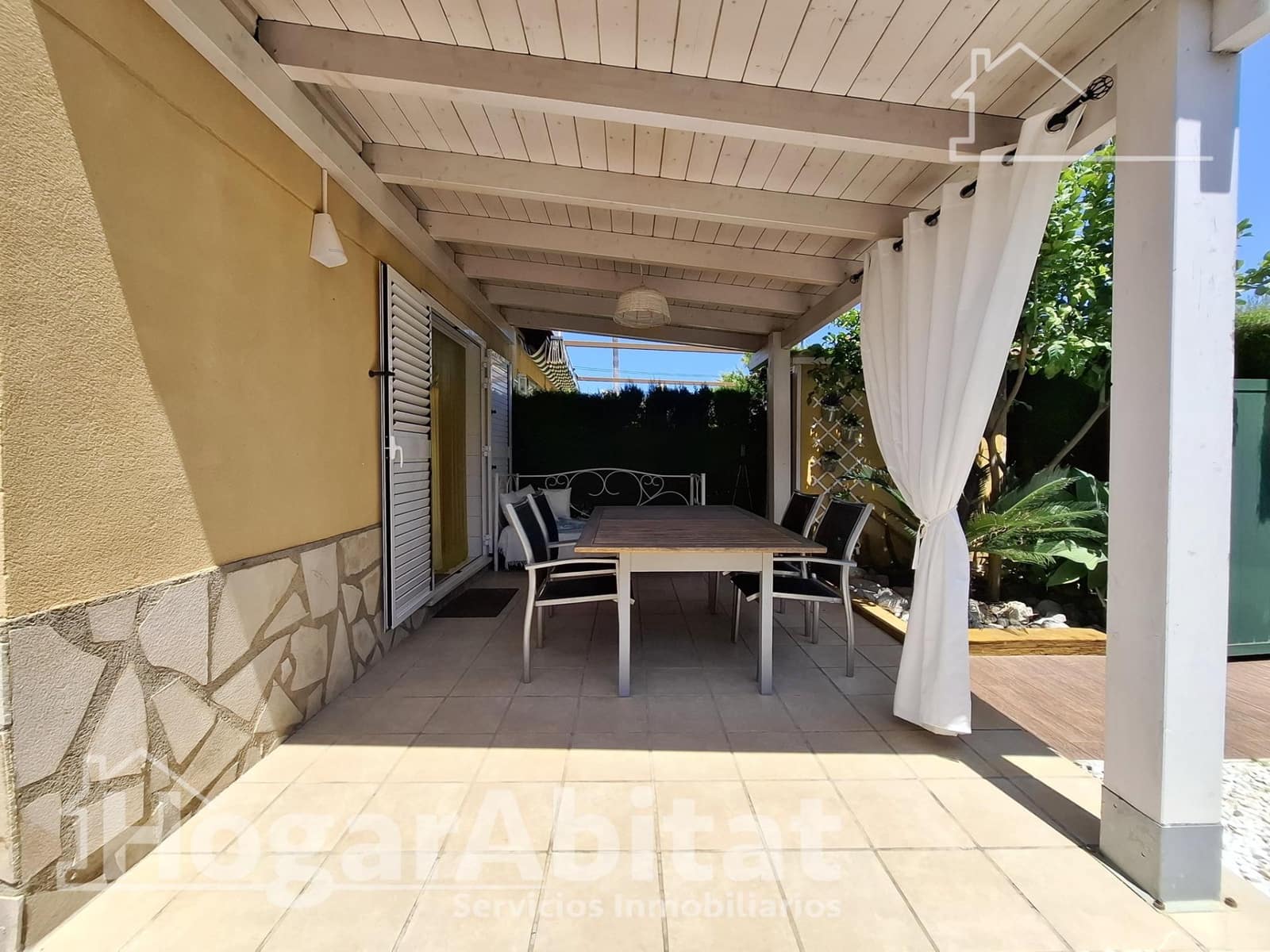 2 slaapkamer Rijtjeshuis te koop in Oliva met zwembad - € 390.000 (Ref: 9878908)