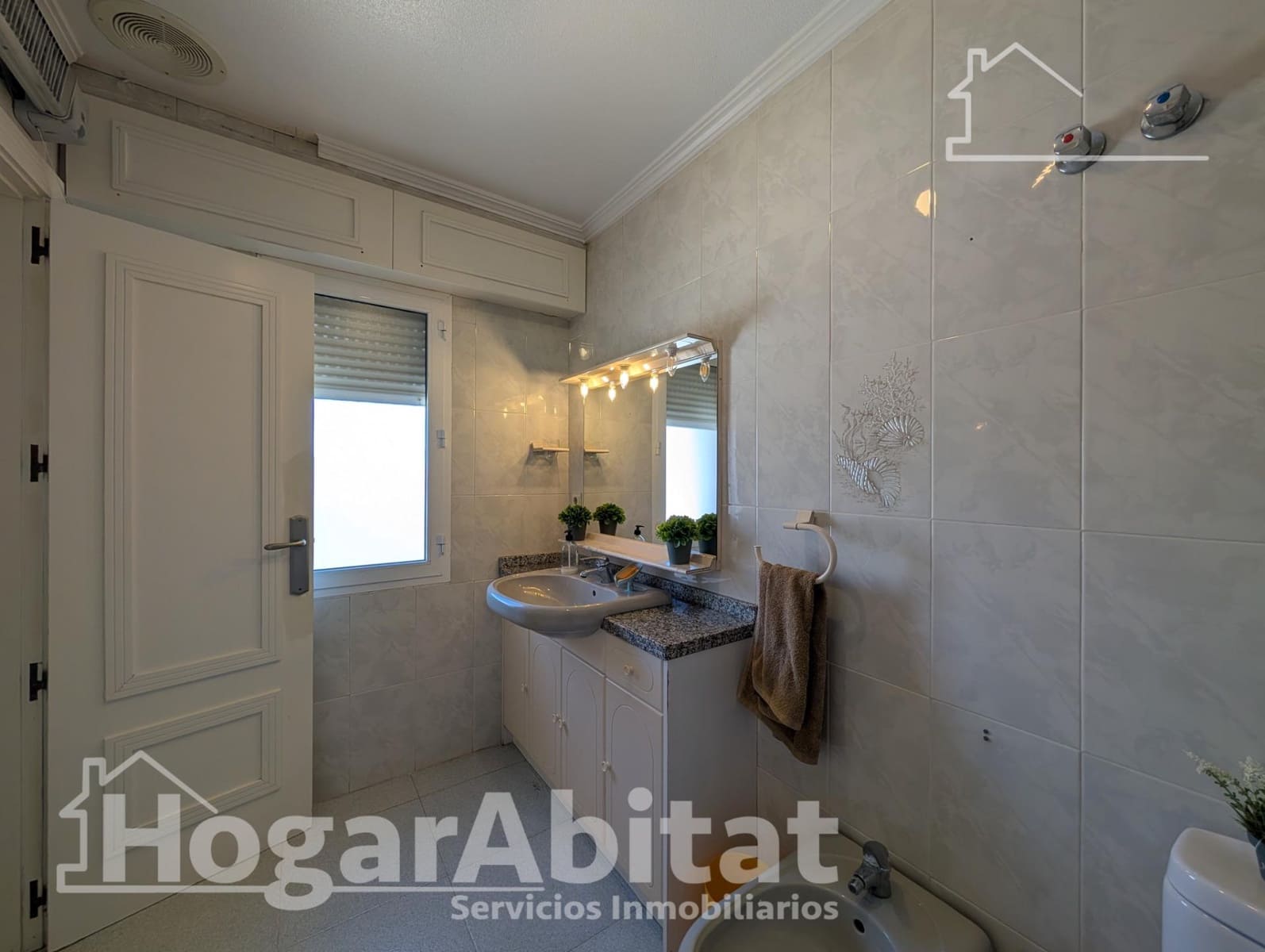 3 bedroom Flat for sale in Arenales del Sol with pool - € 399,000 (Ref: 9881981)