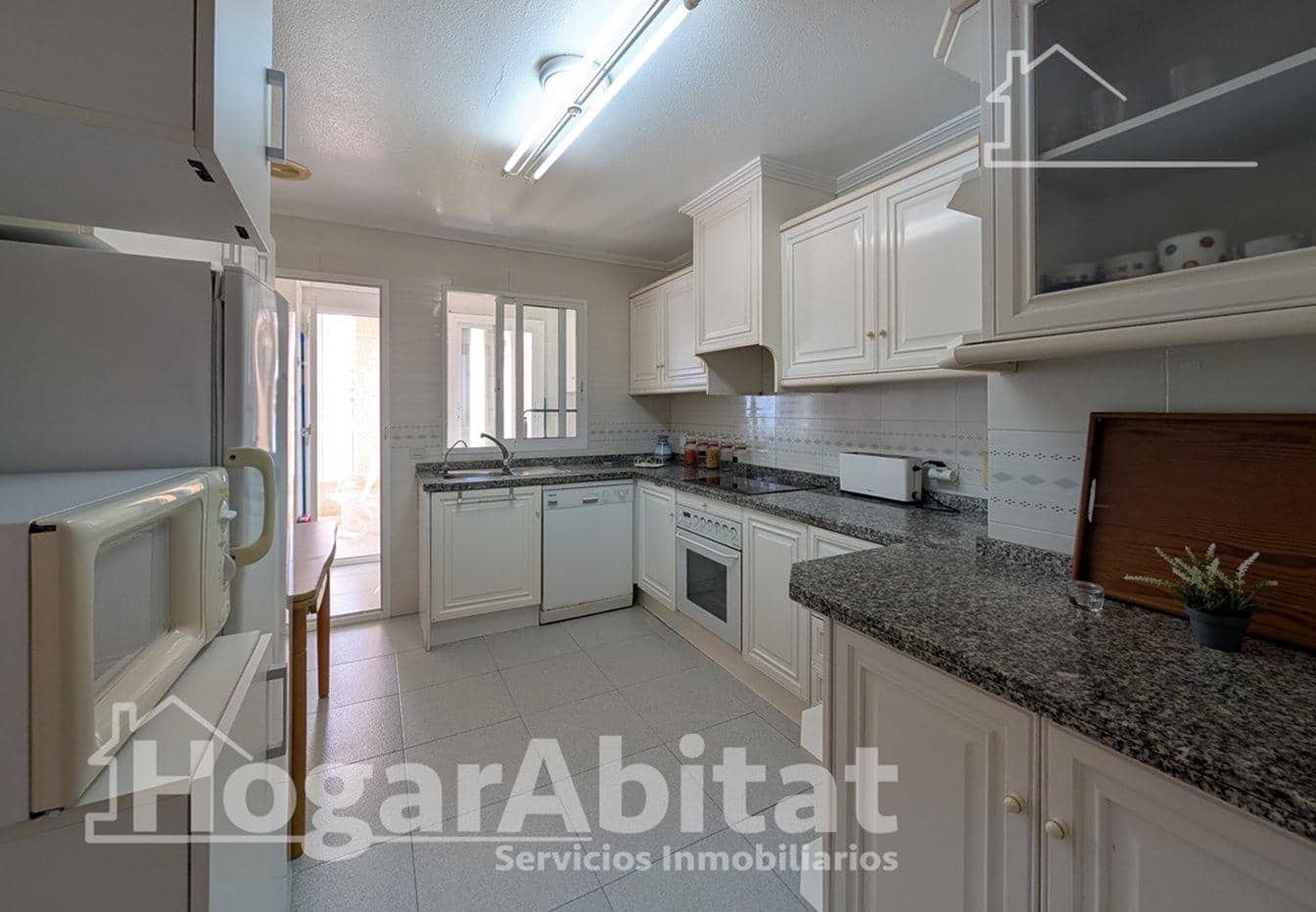 3 bedroom Flat for sale in Arenales del Sol with pool - € 399,000 (Ref: 9881981)