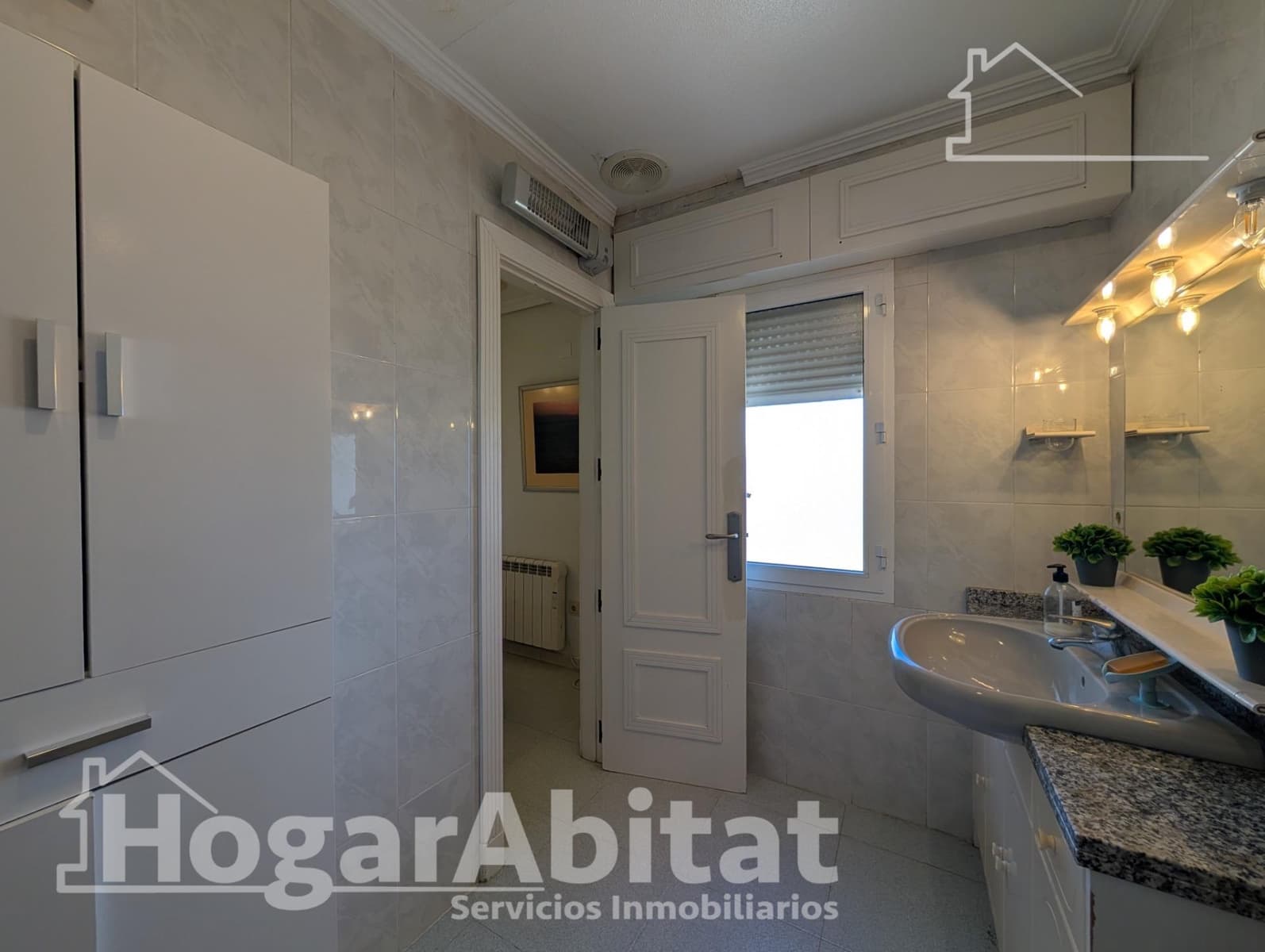 3 bedroom Flat for sale in Arenales del Sol with pool - € 399,000 (Ref: 9881981)