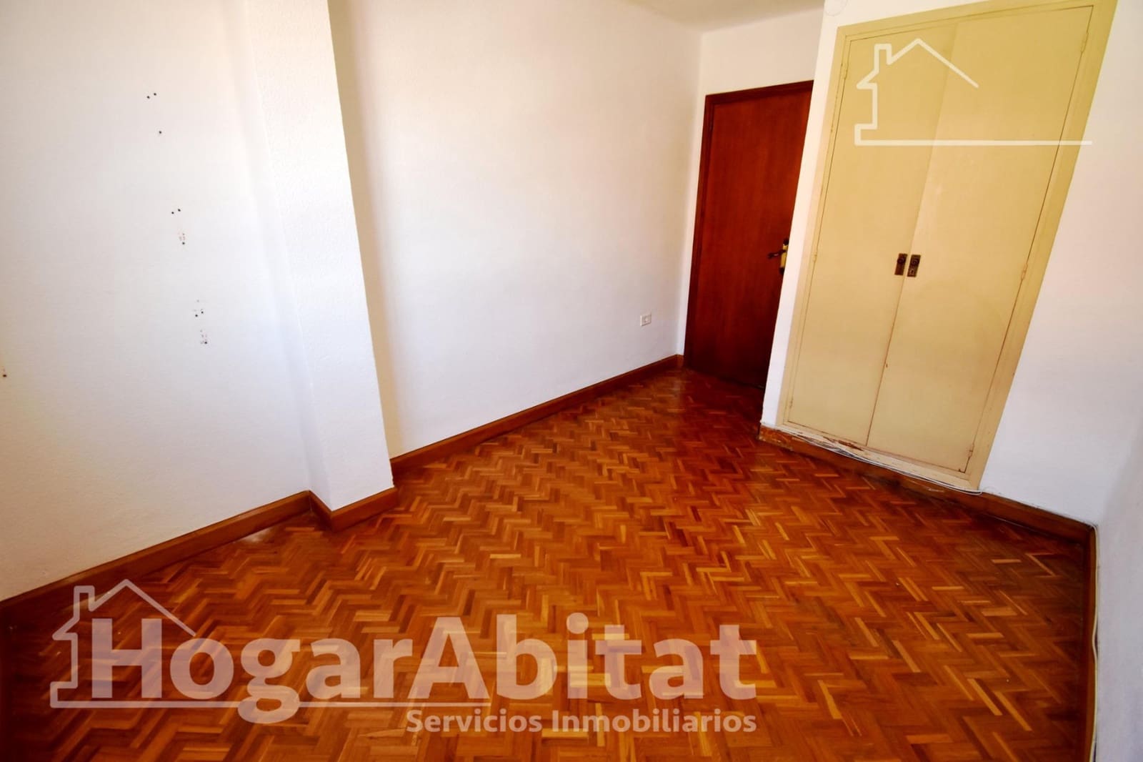 3 bedroom Flat for sale in Castello de la Plana - € 129,000 (Ref: 9881986)