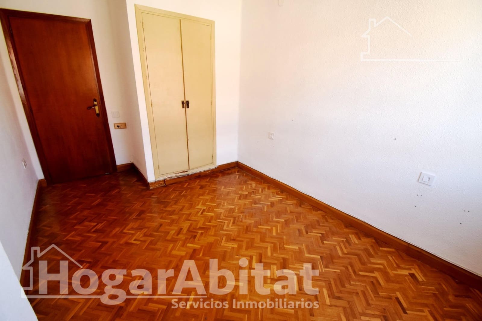 3 bedroom Flat for sale in Castello de la Plana - € 129,000 (Ref: 9881986)