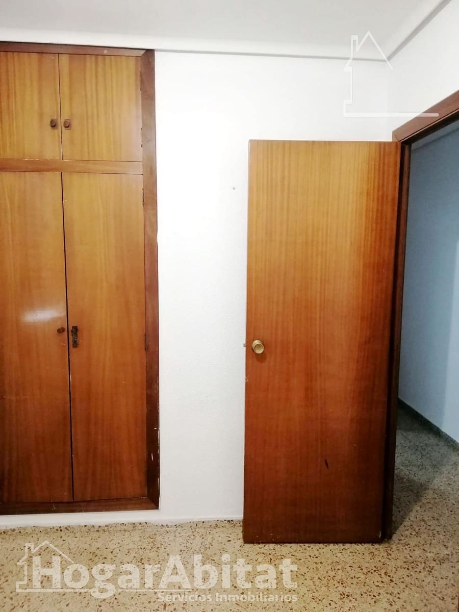 4 bedroom Flat for sale in Castello de la Plana - € 169,000 (Ref: 9884874)