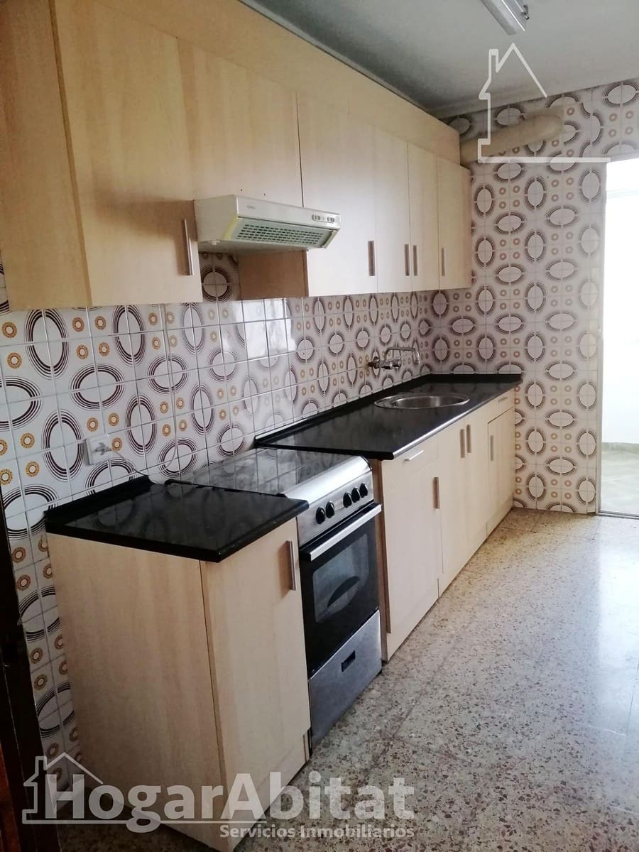 4 bedroom Flat for sale in Castello de la Plana - € 169,000 (Ref: 9884874)