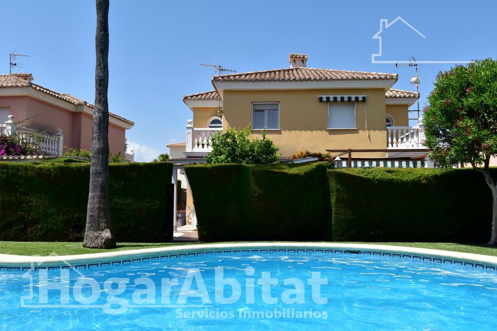 2 bedroom Terraced Villa for sale in Oliva with pool - € 390,000 (Ref: 9884877)