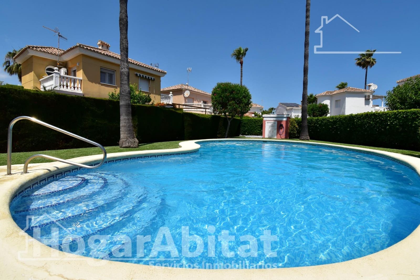 2 bedroom Terraced Villa for sale in Oliva with pool - € 390,000 (Ref: 9884877)