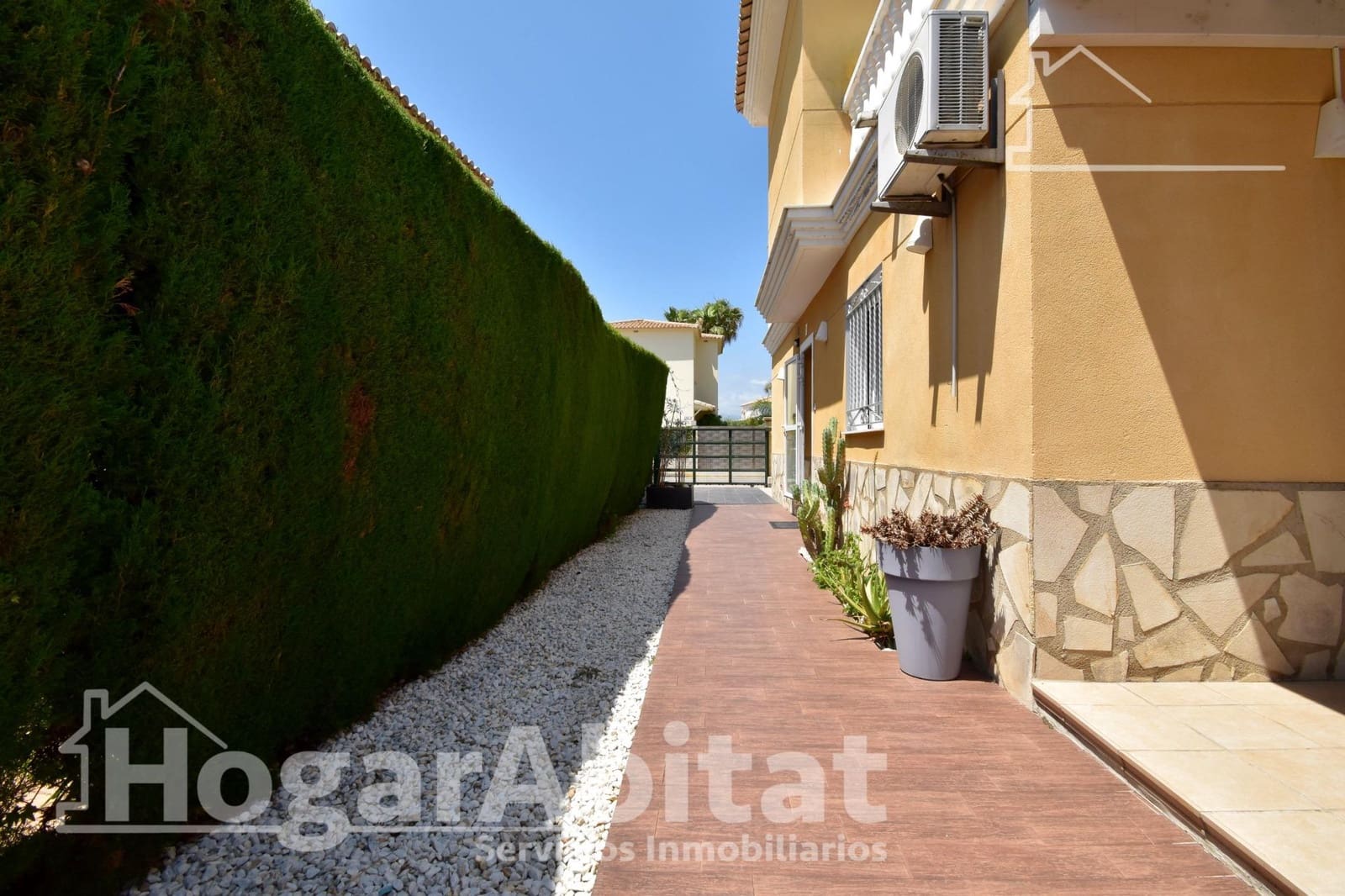 2 bedroom Terraced Villa for sale in Oliva with pool - € 390,000 (Ref: 9884877)