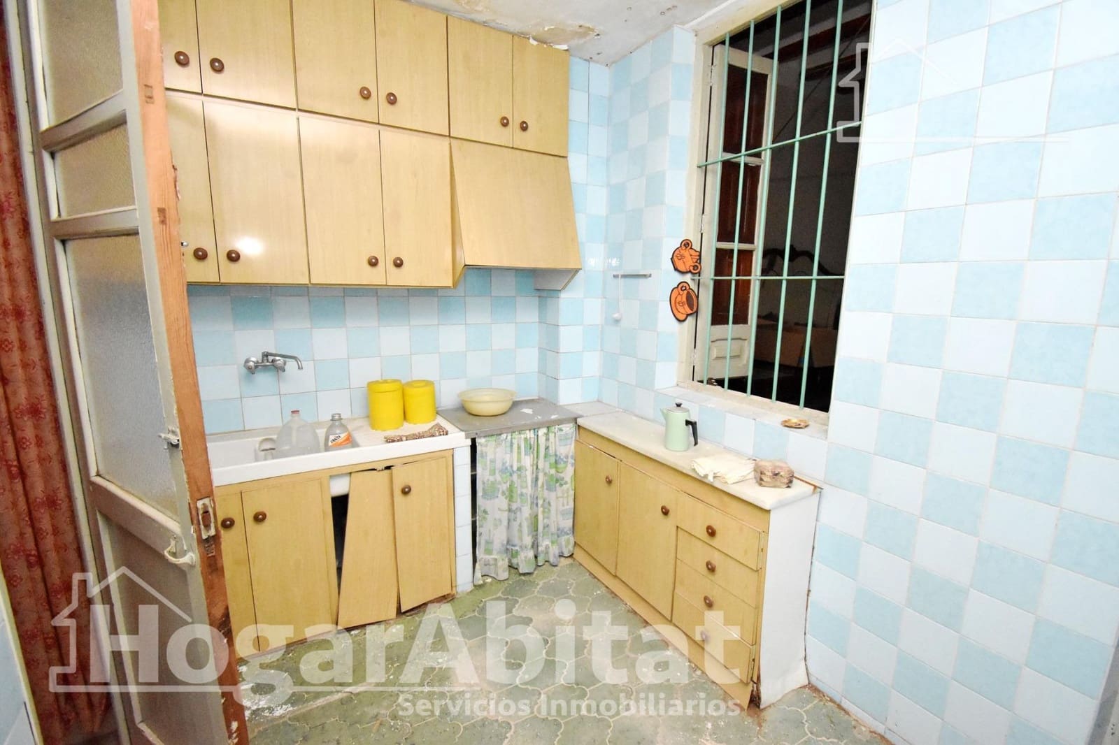 7 bedroom Townhouse for sale in Castello de la Plana - € 150,000 (Ref: 9884891)