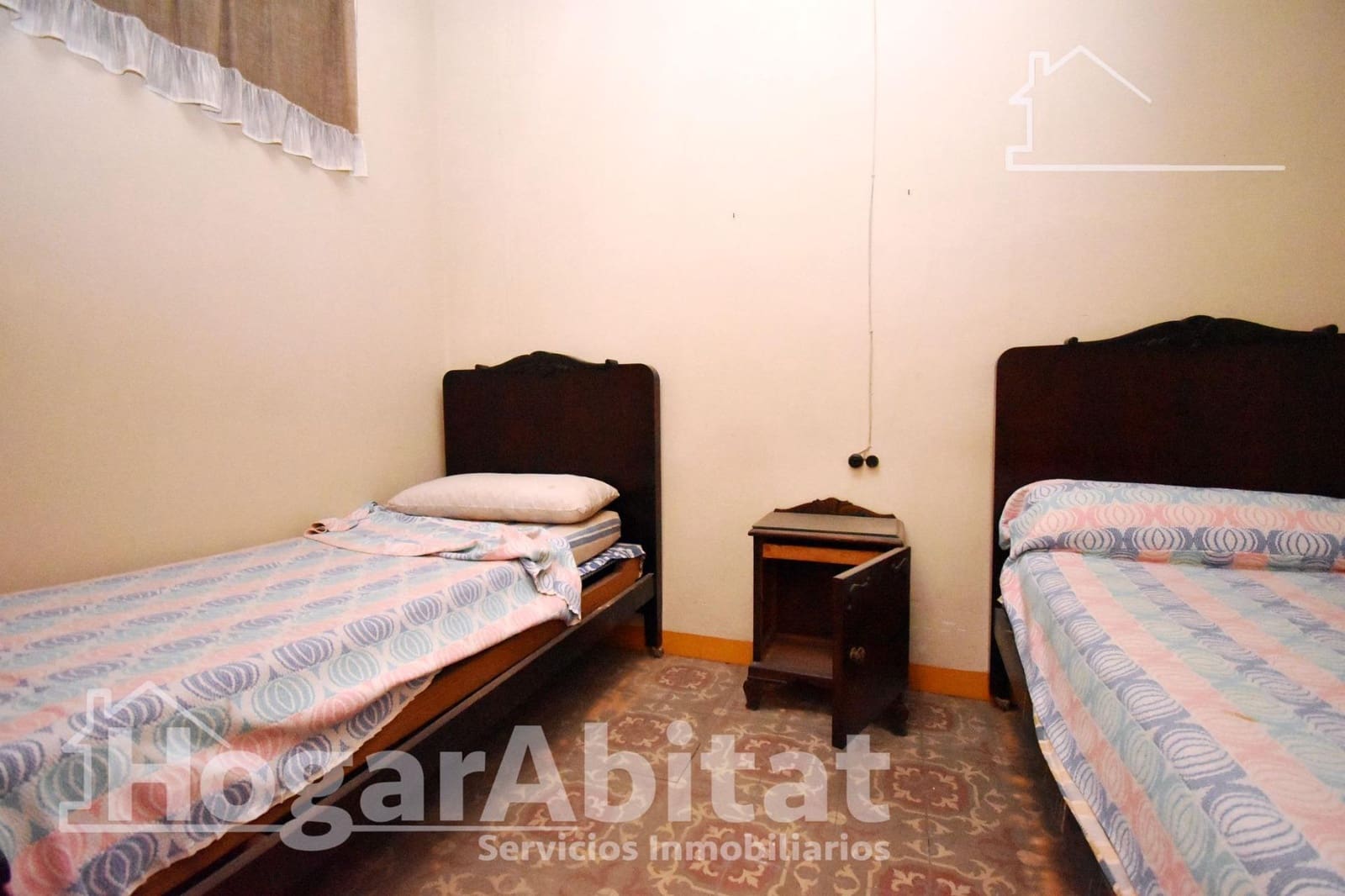 7 bedroom Townhouse for sale in Castello de la Plana - € 150,000 (Ref: 9884891)