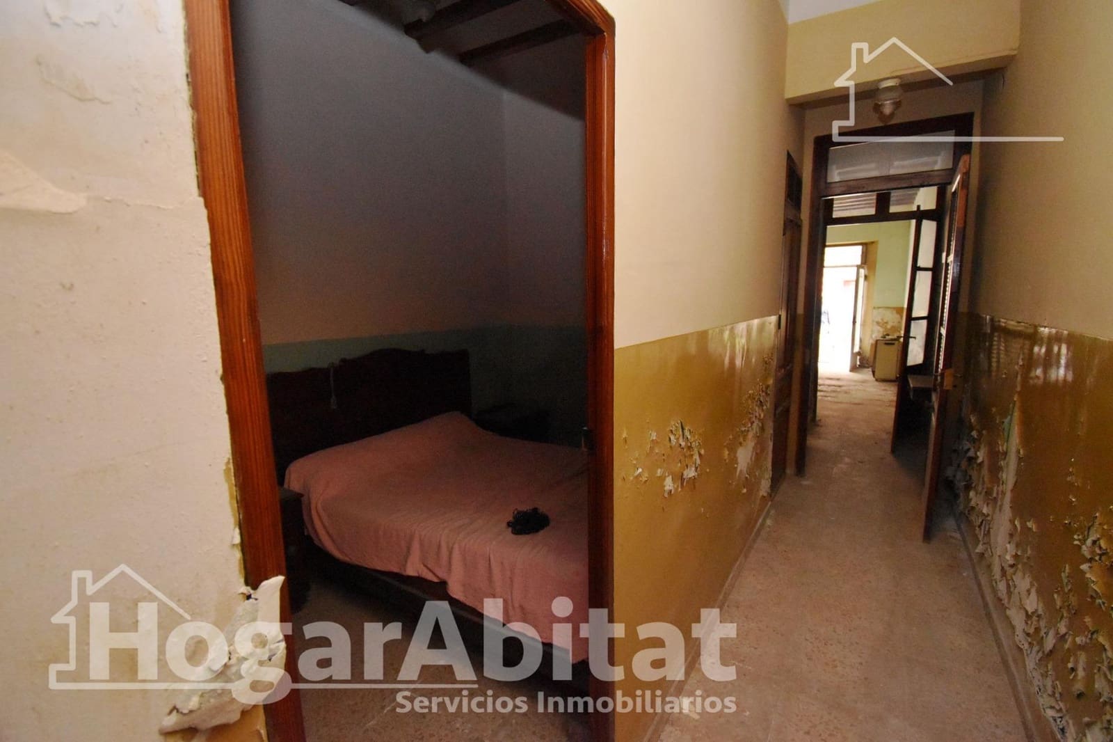 7 bedroom Townhouse for sale in Castello de la Plana - € 150,000 (Ref: 9884891)
