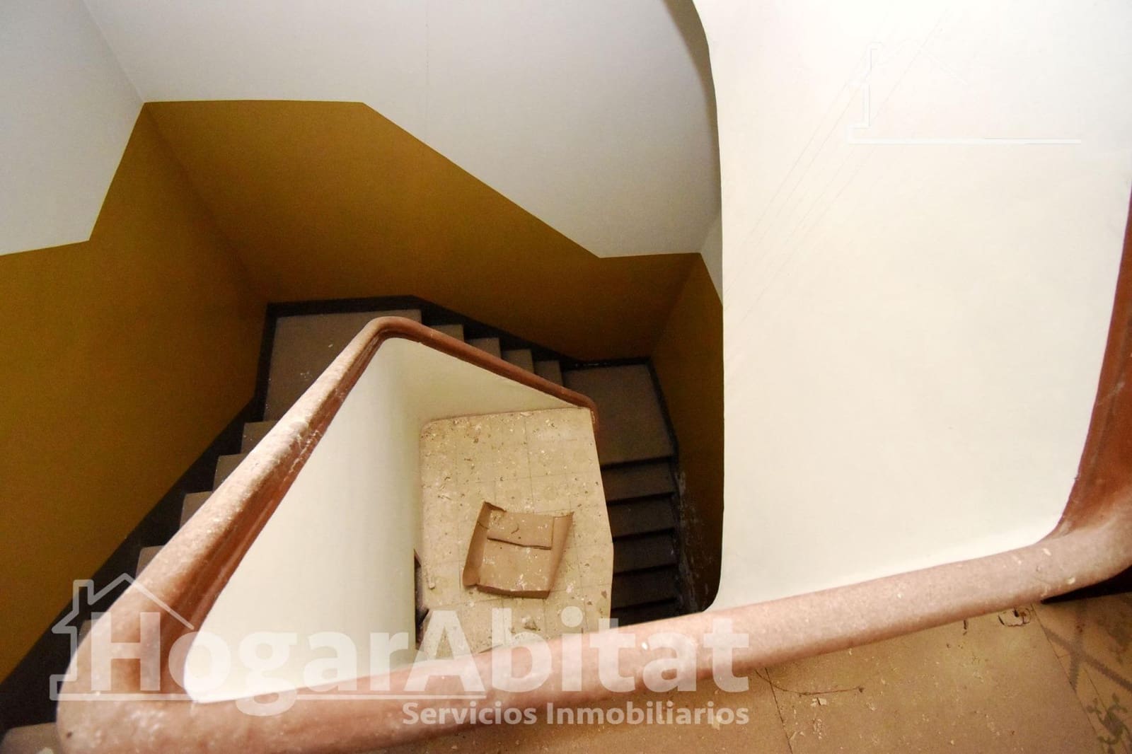 7 bedroom Townhouse for sale in Castello de la Plana - € 150,000 (Ref: 9884891)