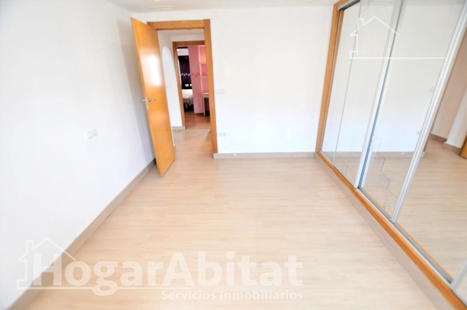 Piso de 2 habitaciones en València ciudad en venta - 215.000 € (Ref: 9890422)