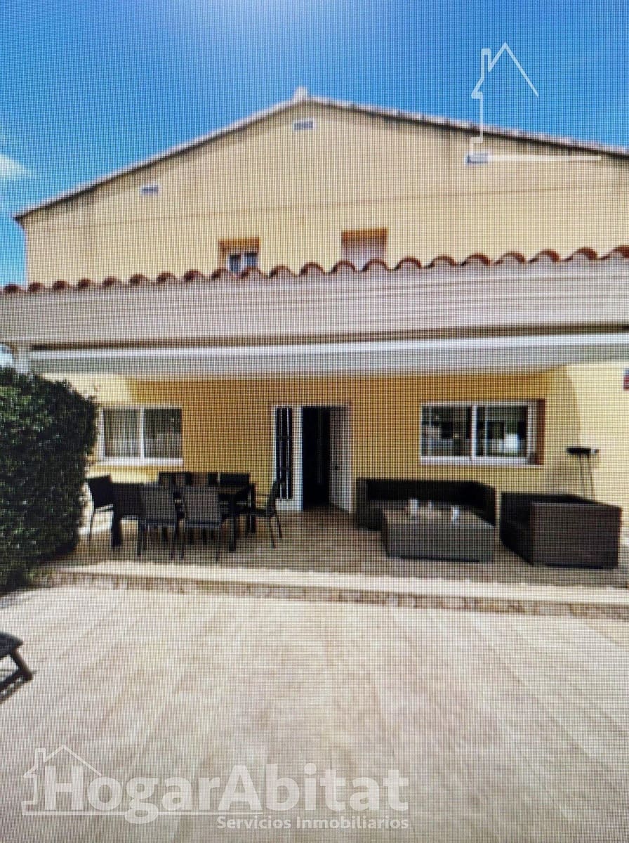 5 Zimmer Villa zu verkaufen in Borriol mit Pool Garage - 380.000 € (Ref: 9890425)
