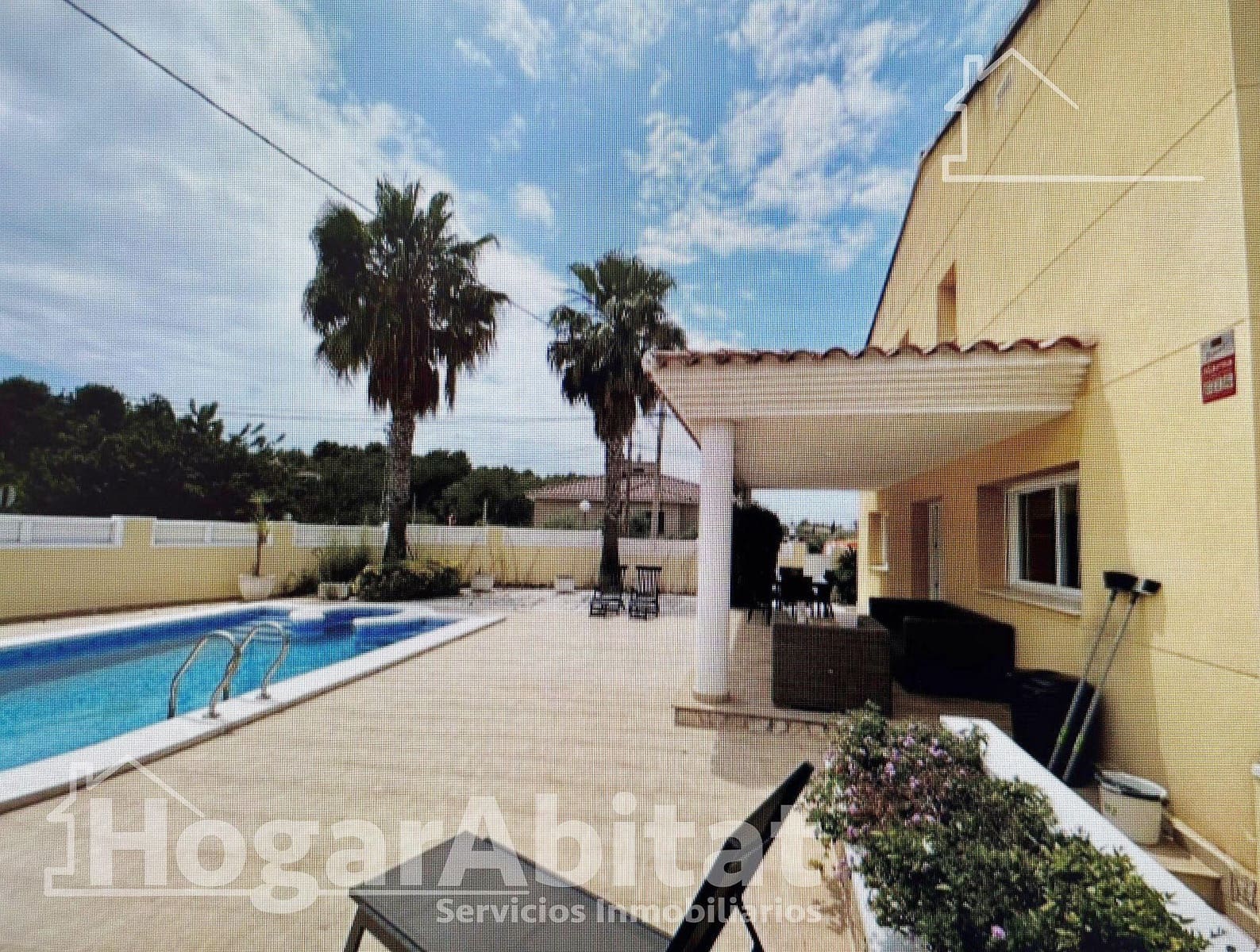 5 Zimmer Villa zu verkaufen in Borriol mit Pool Garage - 380.000 € (Ref: 9890425)
