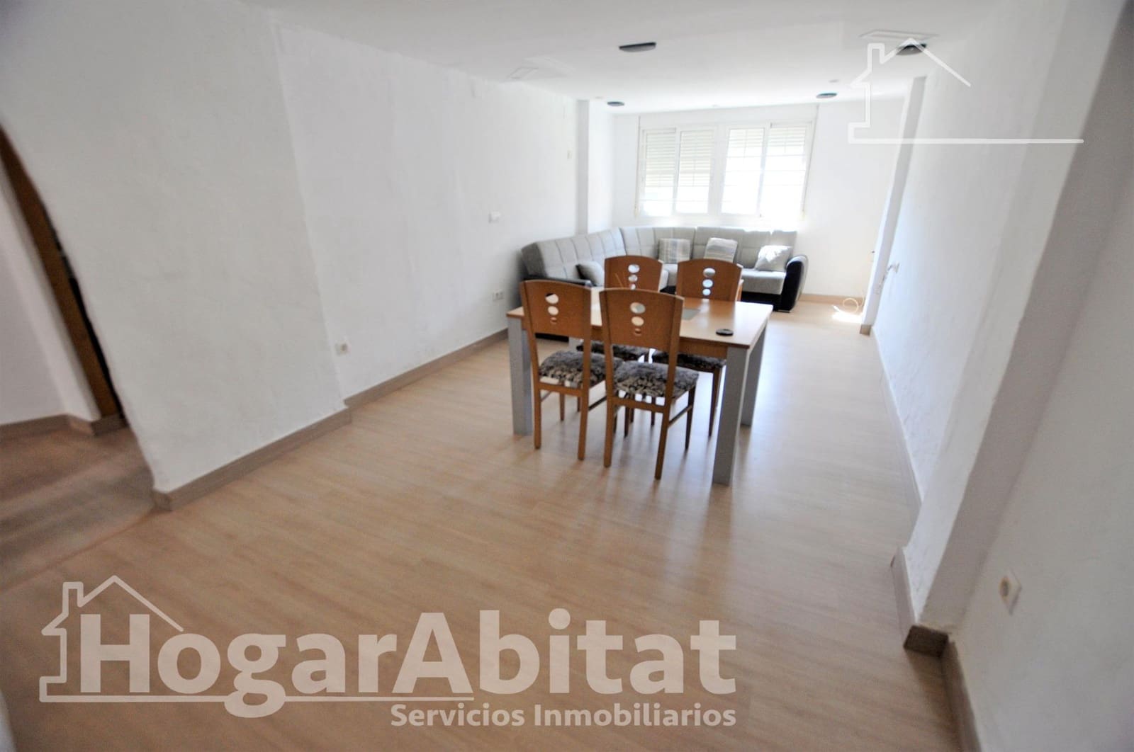 2 bedroom Flat for sale in Valencia city - € 215,000 (Ref: 9892425)