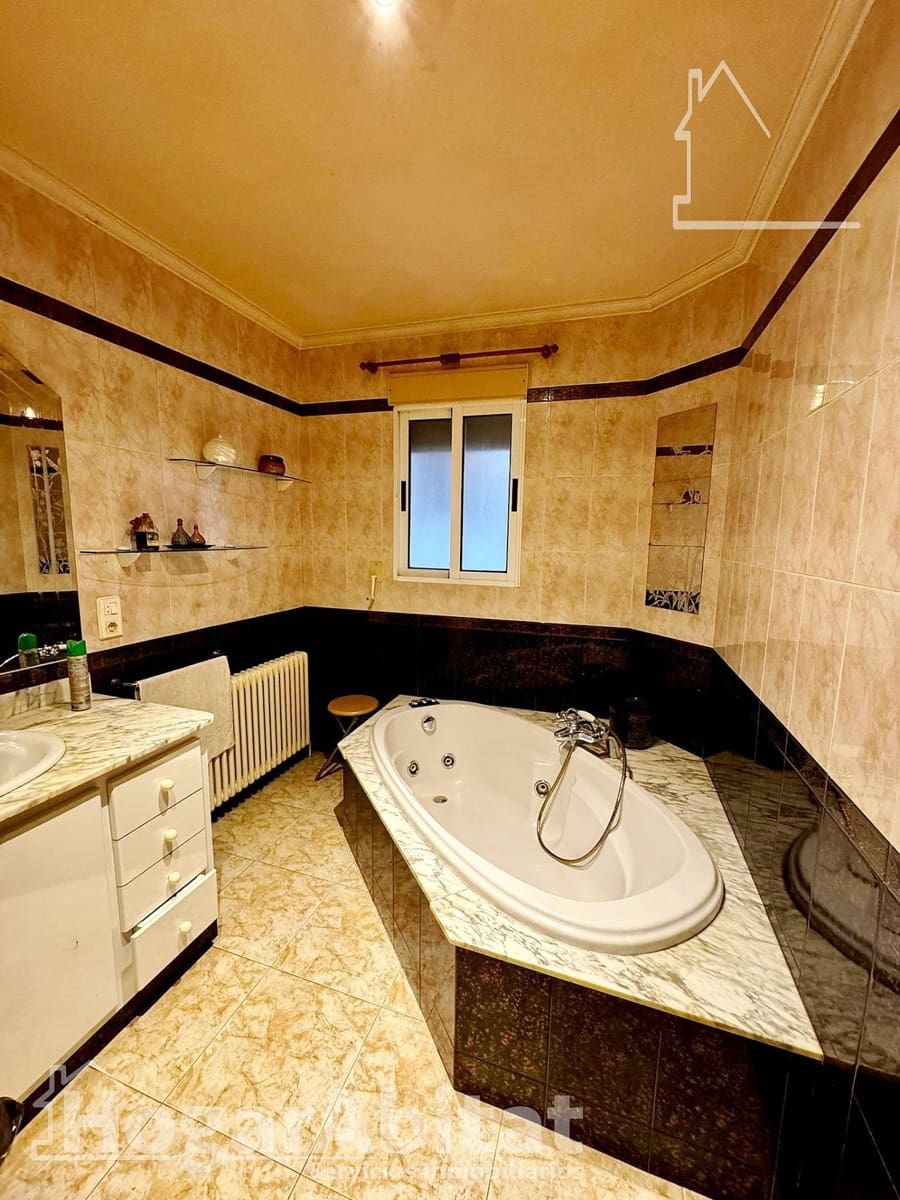 5 bedroom Townhouse for sale in Chert / Xert with garage - € 270,000 (Ref: 9898744)