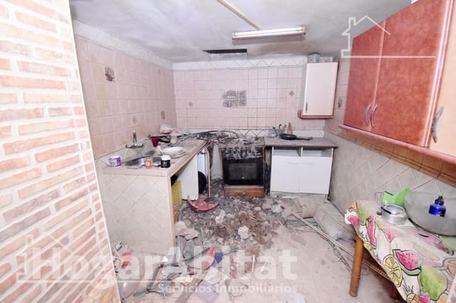 4 bedroom Townhouse for sale in Onda - € 145,000 (Ref: 9904000)