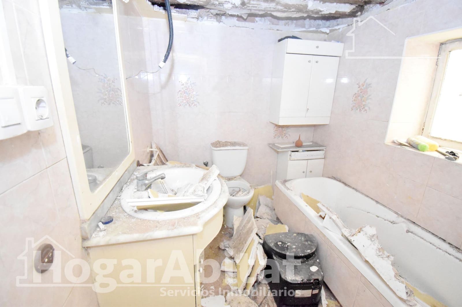 4 bedroom Townhouse for sale in Onda - € 145,000 (Ref: 9904000)