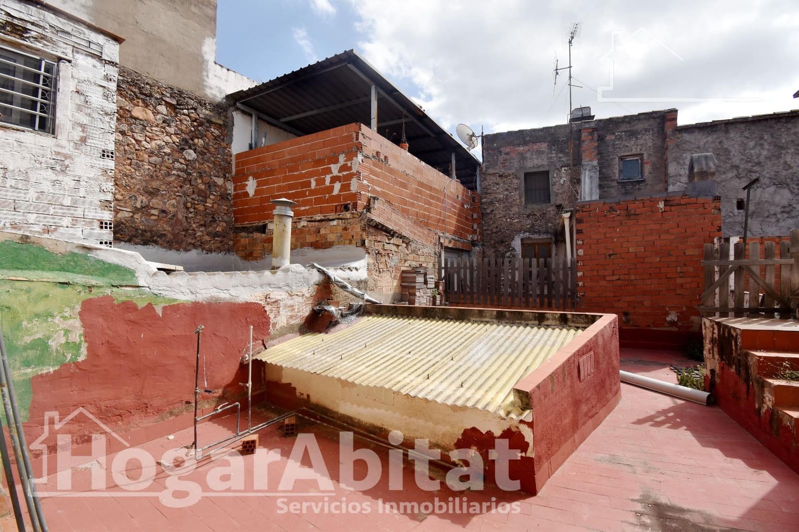 4 bedroom Townhouse for sale in Onda - € 145,000 (Ref: 9904000)