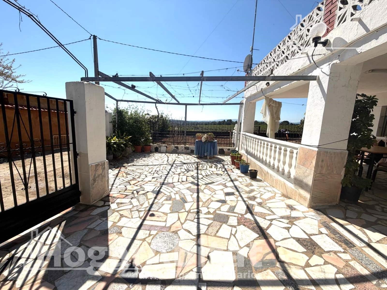 Chalet de 3 habitaciones en Torrent en venta con piscina garaje - 230.000 € (Ref: 9911132)