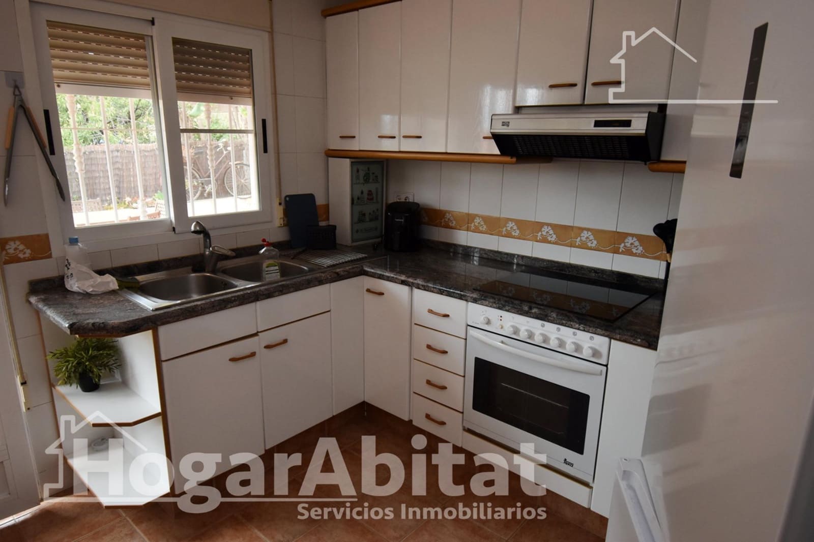 3 slaapkamer Villa te koop in Borriol met zwembad garage - € 285.000 (Ref: 9913227)