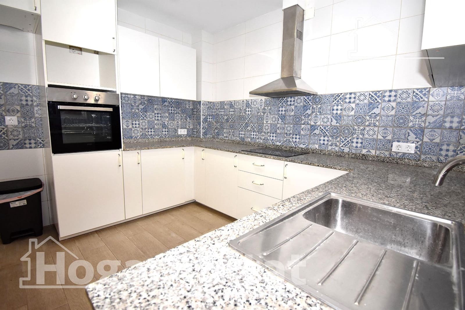 3 bedroom Townhouse for sale in Aldaia - € 300,000 (Ref: 9913233)